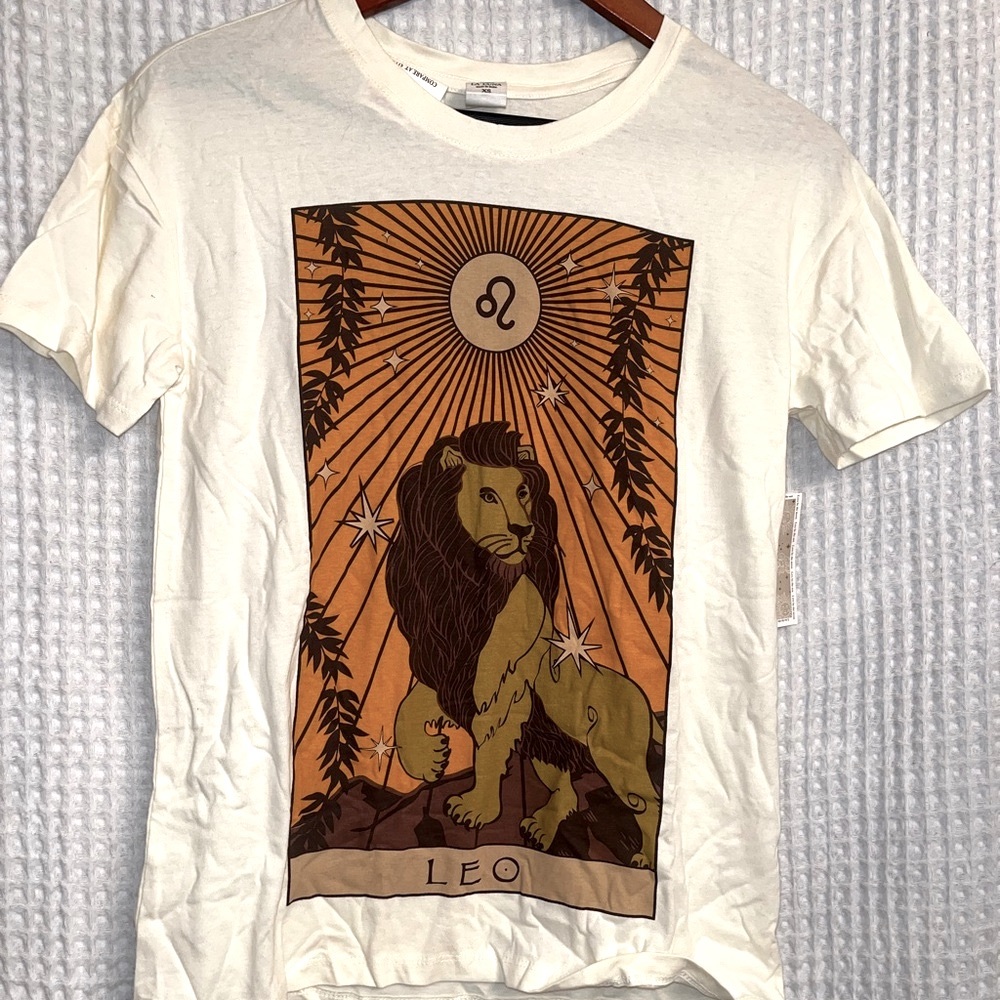 Leo Graphic Cream T-Shirt